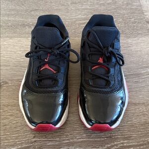 Nike Boys Air Jordan Bred Retro Black Red White Sneaker Size 4Y